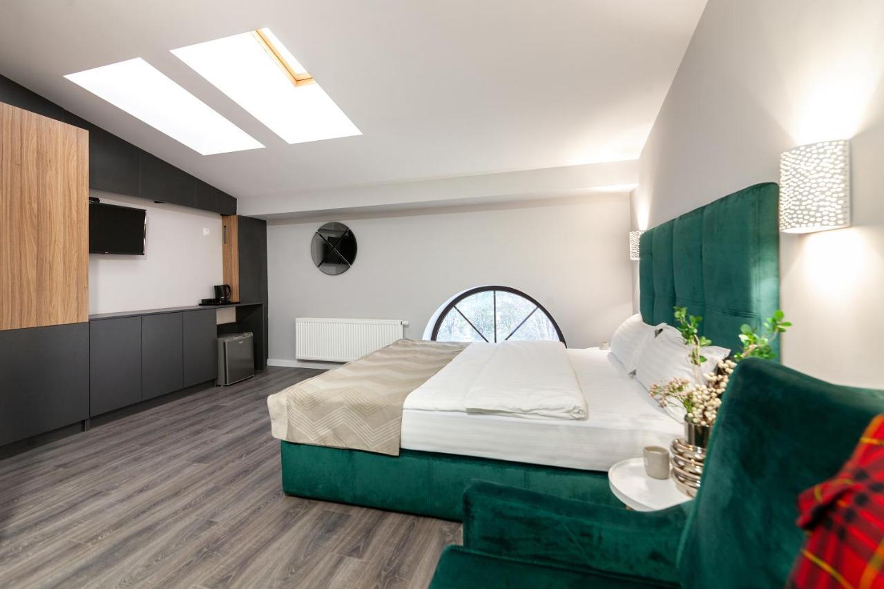 Austrian 3*
